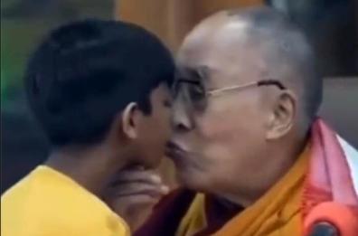 Il Dalai Lama e il bambino: è tempo di recuperare la cultura del «limite»