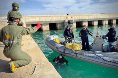 Porto di Molfetta, artificieri di Esercito e Marina fanno brillare 11 ordigni