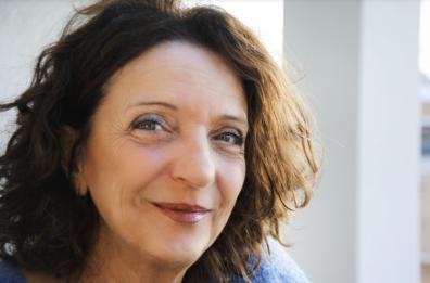 «Se devo essere una mela»: la «liberazione» da un matrimonio nel libro di Emma Saponaro