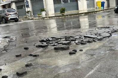 Brindisi: bomba d'acqua, vie imbiancate dalla grandine,  allagamenti  e tanti disagi