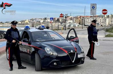 Bisceglie, rapinano un'auto aggredendo la vittima: uno finisce in carcere