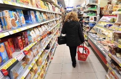 Bari, l’inflazione cala ma le famiglie restano in piena crisi economica