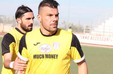 Calcio, morto a 36 anni l'attaccante barese Lacarra