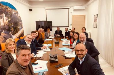 «Tutelare e valorizzare competenze su ceramica pugliese», Delli Noci incontra i Comuni