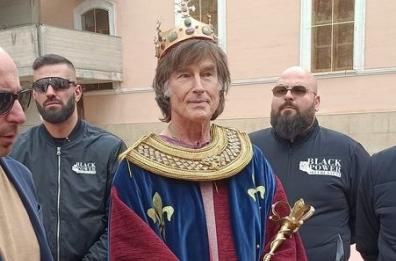 Fiera di San Giorgio a Gravina, il re del corteo storico è Ron Moss 