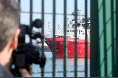 La Ocean Viking sbarca domani a Brindisi con 261 migranti