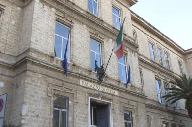 Trani, il Consiglio dice sì  ai debiti fuori bilancio: salasso da 300mila euro