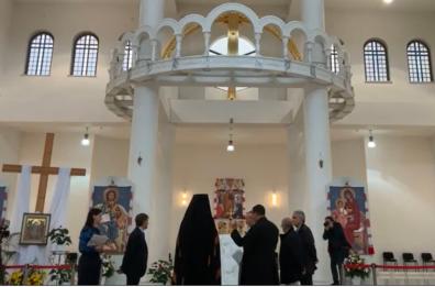 Dalla Puglia a Kiev, mons. Santoro consegna il bassorilievo della pace: «È stata una missione»