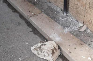 Giovinazzo, crollo dal balcone dell’Istituto Vittorio Emanuele II,  «Tragedia sfiorata»