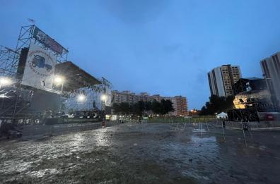 Uno Maggio Taranto, concerto chiude in anticipo per pioggia. Direttori artistici: «Condizioni proibitive, ma siamo soddisfatti». La festa prosegue nella notte al coperto