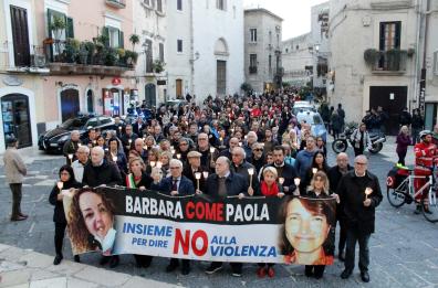Psichiatra uccisa, a Bari una fiaccolata in ricordo di Paola Labriola e Barbara Capovani
