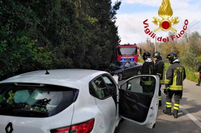 Scontro tra due auto nel Leccese, feriti i due conducenti