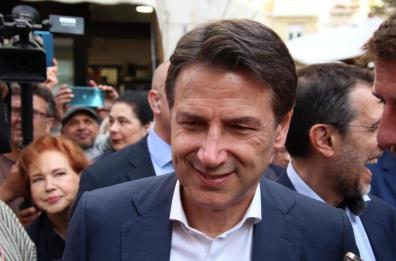 Conte preso a schiaffi in faccia da un no vax