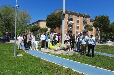 Foggia, ripulita da volontari la pista ciclabile di viale Europa 