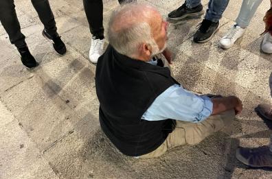 Bari, turista americano cade e sbatte la tempia. Poi ai soccorsi chiede: «Quanto mi costerà l'intervento?»