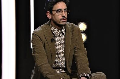 Il comico e conduttote Valerio Lundini ospite di Omar Schillaci a «Stories»