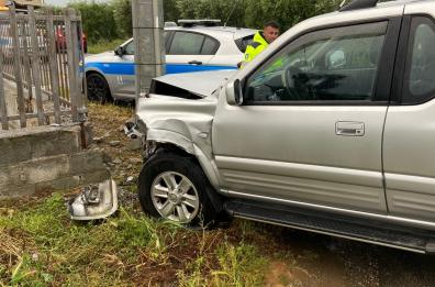 Perde il controllo dell'auto e si schianta contro un palo, muore 72enne nel Materano