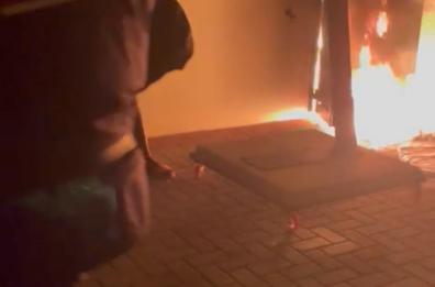 Armato, tenta di incendiare la porta di una casa: un arresto a Matera