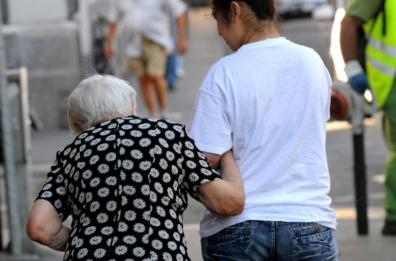 Poggiardo, badante si fa intestare i beni da anziana assistita: denunciata dai nipoti