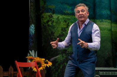 «O Tello, o io...», la comicità di Francesco Paolantoni in scena al Petruzzelli