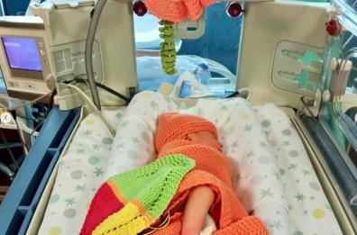 Festa della Mamma, al Policlinico di Bari coperte all'uncinetto per i bimbi in Intensiva