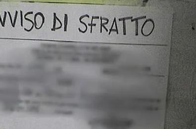 Taranto, mamma e figlio autistico sfrattati di casa: hanno perso la casa all'asta
