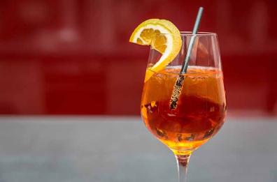Sarà l’estate bollente dei prezzi: rincari ovunque, dai gelati allo spritz