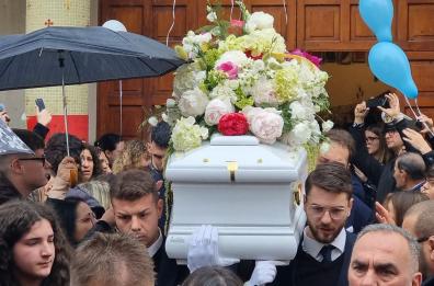 I funerali di Jessica, uccisa dal padre a Torremaggiore