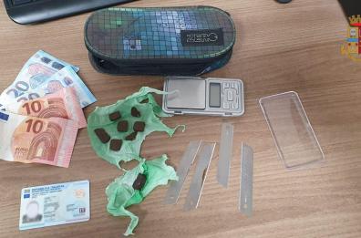 Andria, le Volanti arrestano un pusher fermato ad un posto di controllo