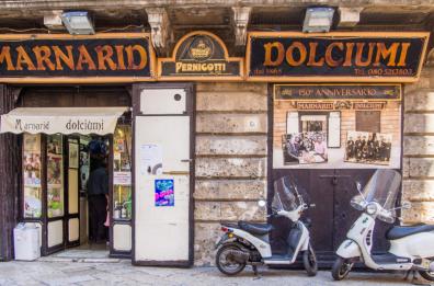Negozi storici, a Bari 160 anni di dolcezze e magia di Marnarid