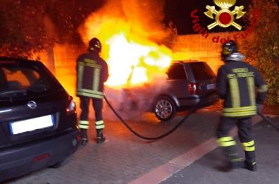 Rogo d'auto nel Foggiano: danneggiate le vetture di infermiere e commerciante