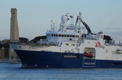 Nave Geo Barents a Taranto, sbarcano 44 migranti