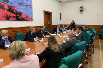 Ferrovie, Salvini incontra i sindaci di Bari e Napoli. Decaro: «Riconosciuto collegamento diretto tra le due città»