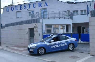 Andria, ruba il portafogli a una signora all'uscita del cimitero: arrestato