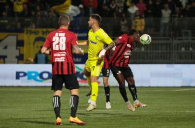 Calcio, vola il Cerignola e crolla il Foggia nel derby playoff
