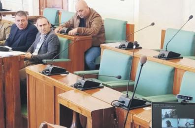Provincia Foggia, Nobiletti arriva in consiglio: annullata la protesta dell'opposizione