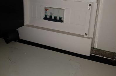 Taranto, allaccio abusivo in pizzeria: titolare nei guai per furto di energia