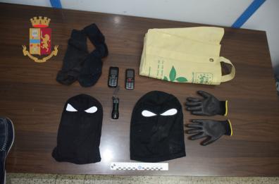 Lecce, assalto al postamat, tutte le foto del colpo