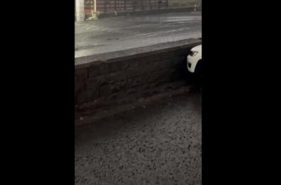 Catania, eruzione Etna: sospesi voli in aeroporto
