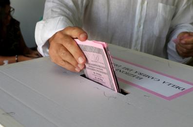 Politica senza appeal, per i più giovani il voto diventa anziano
