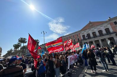 Lavoratori Network Contacts trasferiti da Molfetta a Palermo: presidio davanti a Prefettura Bari. Ritirate lettere dopo il tavolo