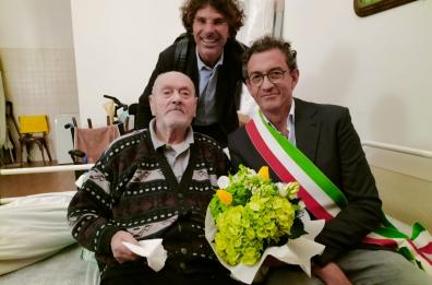 Trani festeggia le 100 candeline di nonno Umberto Vescia