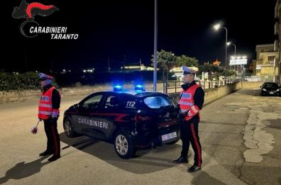 Massafra, senza patente e con 36 grammi di droga in auto: arrestato