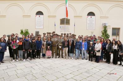 Bari,  gli studenti dell'«Ites Vitale Giordano» di Bitonto ospiti  della Caserma Picca 