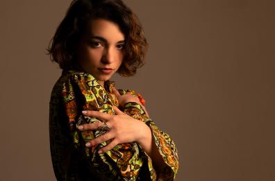 «La fame nelle scarpe» della leccese Dalila Spagnolo: «Canto le mie fragilità»