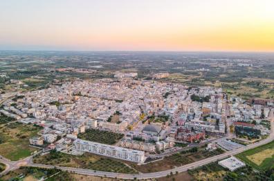 Valenzano al ballottaggio: il confronto tra l'uscente Romanazzi e l'avversaria Morisco