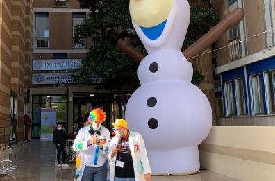 Bari, i ragazzi del carcere minorile diventano clown per i bimbi del Giovanni XXII