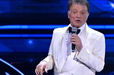 «Quei sogni ancora in volo» di Massimo Ranieri, fra musica d’autore e varietà
