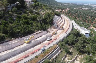 Fasano, scontro tra moto e auto sulla Statale 172 dei trulli: morto 22enne