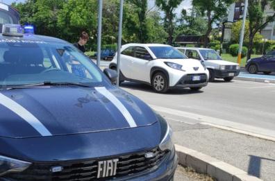Foggia, donna investita all'incrocio mentre attraversa la strada: in ospedale